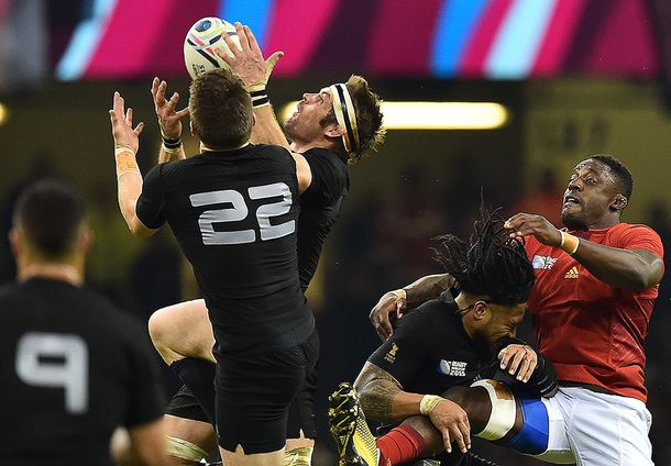 Nueva Zelanda le dio una paliza a Francia y enfrentará a Sudáfrica en semis