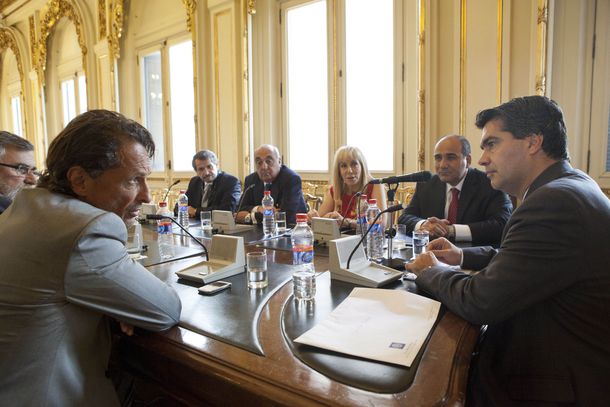 Clínicas y sanatorios sólo atienden urgencias por un lockout patronal de las prepagas