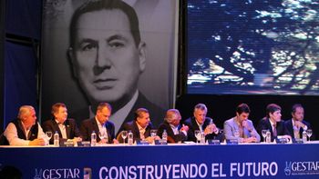 scioli: nada es mas peronista que el desendeudamiento scioli: nada es mas peronista que el desendeudamiento