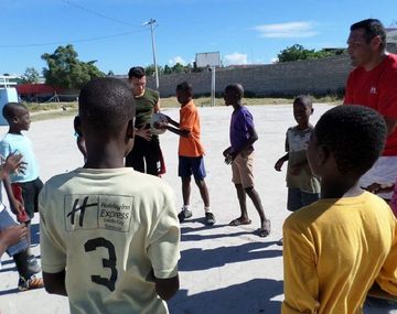 Los Cascos Azules argentinos formaron una escuela de rugby en Haití