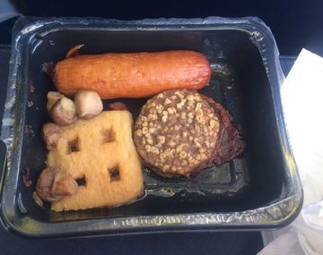 ¡Un asco! Las peores comidas que te pueden tocar en un vuelo