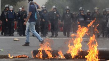 enfrentamiento entre manifestantes y la policia en mexico enfrentamiento entre manifestantes y la policia en mexico