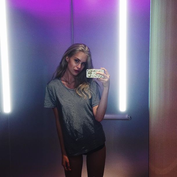 Bella modelo llama a romper con los estereotipos: Dicen que mi cuerpo es muy grande