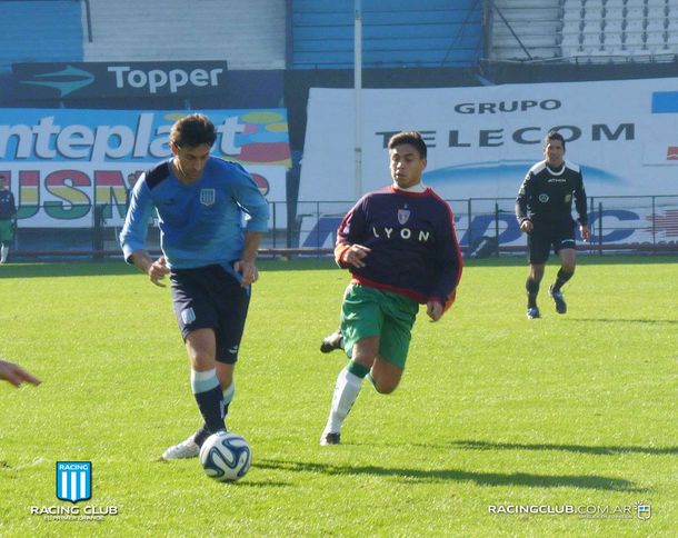Diego Milito anotó su primer doblete desde su regreso a Racing