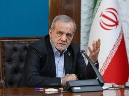 El presidente de Irán, Masoud Pezeshkian, anunció la suspensión inmediata de los ataques y lanzamientos de misiles contra los países vecinos.