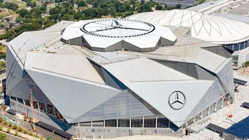 El Mercedes-Benz Stadium de Atlanta (Giorgia). El Mercedes-Benz Stadium de Atlanta (Giorgia).