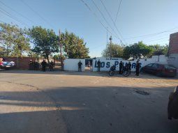 Rosario: mataron a dos jóvenes y balearon la escuela de una portera narco