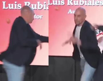 Video: Rubiales fue atacado a huevazos durante la presentación de su libro