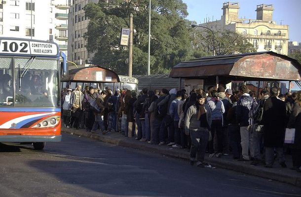 La UTA amenaza con un paro de transporte en todo el país