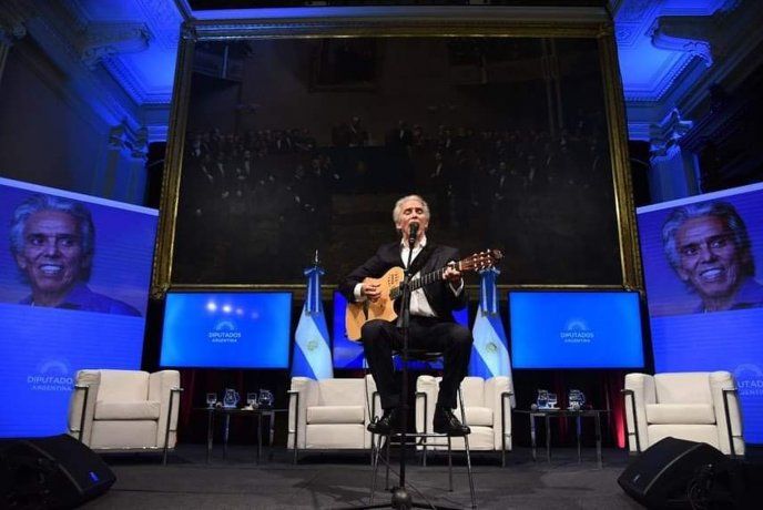 Diputados: Jairo recibió la mención de honor Juan Bautista Alberdi