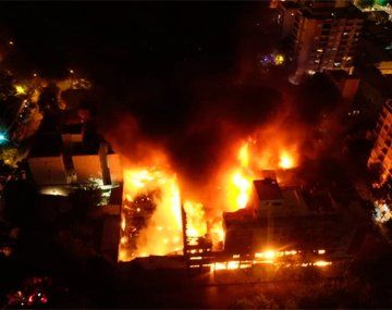 Voraz incendio destruyó un local de objetos de diseño en exclusiva zona de Punta del Este