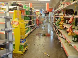 dramatico relato desde un centro comercial saqueado dramatico relato desde un centro comercial saqueado