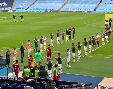 Pasillo y baile: Manchester City goleó al campeón Liverpool