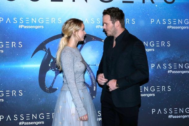 Jennifer Lawrence sorprendió con el look para la avant premiere de Passengers.