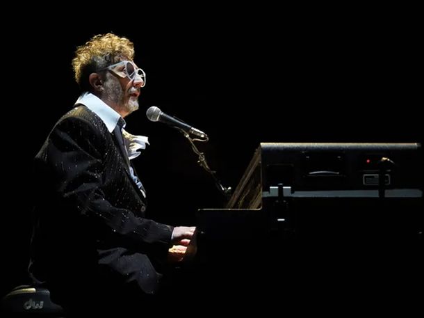 Fito Paez interpretó Novela completo y en orden. Fito Paez interpretó Novela completo y en orden.