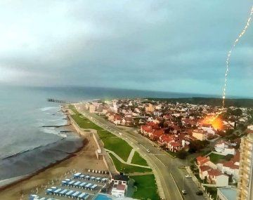 Video: cayó un rayo en Miramar y provocó una explosión