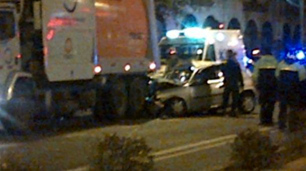 Choque entre un auto y un camión de basura en Rosario: hay cuatro muertos