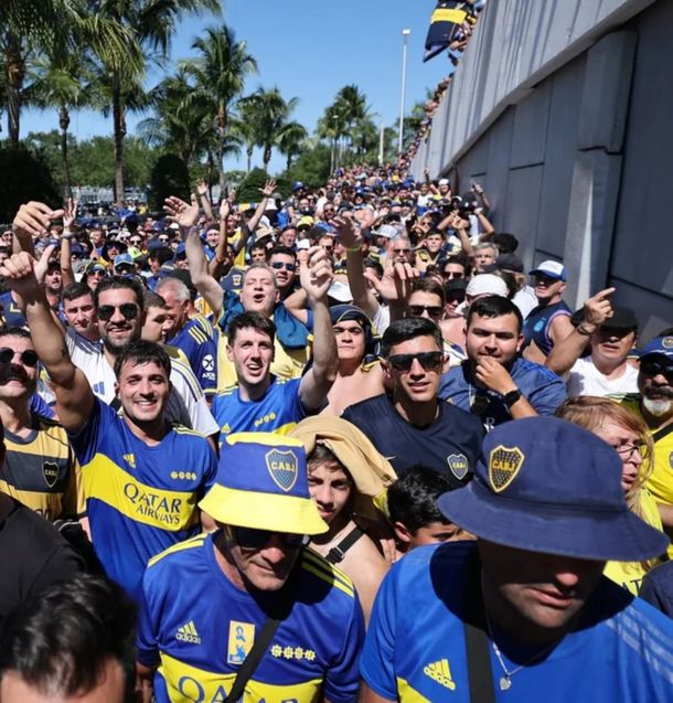 Hinchas de Boca, furor en Miami: intercambio de camisetas con Benfica y una postal inolvidable