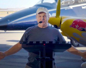 El instructor de vuelo de Tom Cruise en Top Gun murió durante un show de acrobacias aéreas