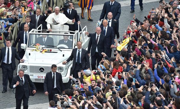 El Papa a los adolescentes: No vean a la felicidad como a una app que se descarga