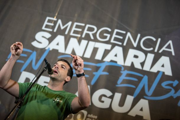 Federico Kreimerman encendió una bomba de humo dentro del edificio de OSE.