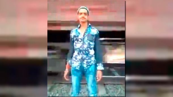 VIDEO: Se hizo el vivo cuando pasaba el tren y terminó mal