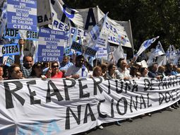 docentes de ctera va a la mesa de negociaciones con un piso de 4.860 pesos docentes de ctera va a la mesa de negociaciones con un piso de 4.860 pesos