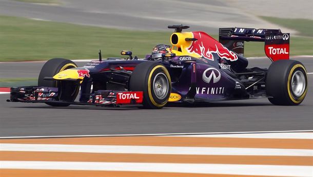 Vettel logró la pole en India y se acerca a su cuarto título
