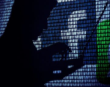 Lo denuncian de acosar a alumnos vía Facebook