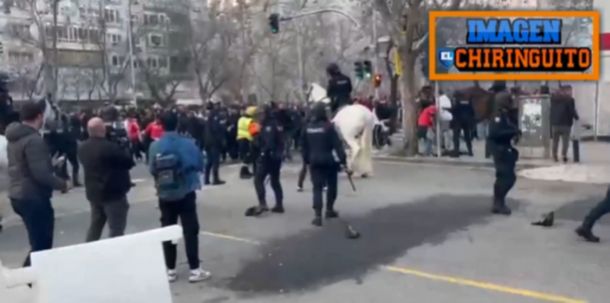 Incidentes y represión policial contra hinchas del Benfica, antes del duelo con Real Madrid