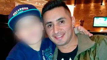 El nene fue picado en el cuello por el alacrán El nene fue picado en el cuello por el alacrán