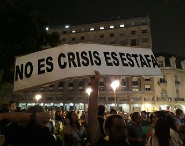 Masivo ruidazo nacional en Plaza de Mayo