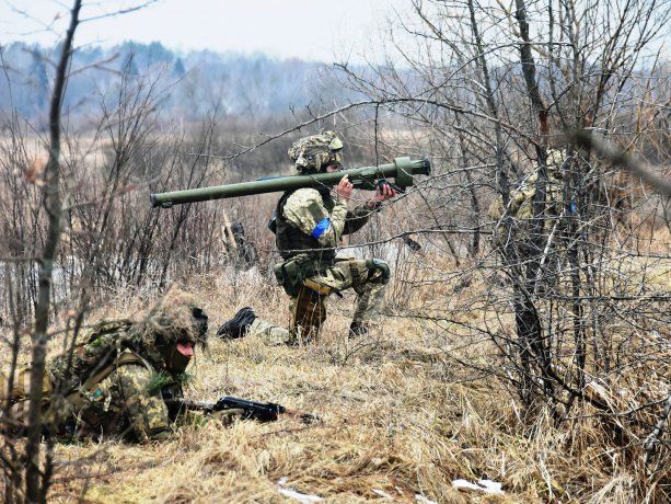 Gobierno de Ucrania difunde video de cómo derriba un helicóptero ruso