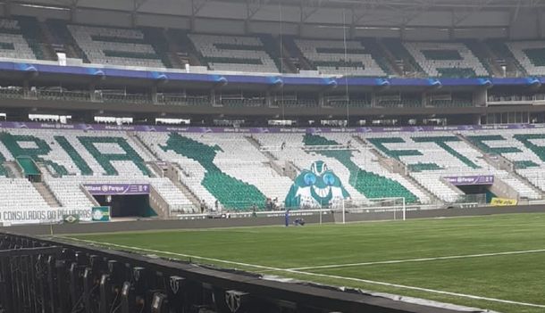 Palmeiras decoró su tribuna con la imagen de una Copa Libertadores que todavía no ganó