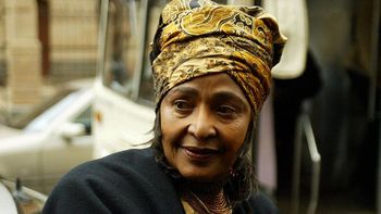 la ex de mandela subasta cuadros para pagar deudas la ex de mandela subasta cuadros para pagar deudas