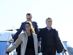 Macri, acompañado por Juliana Awada, llegó a Holanfa
