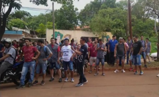 Despidieron a casi 200 empleados de una fábrica de zapatillas en El Dorado