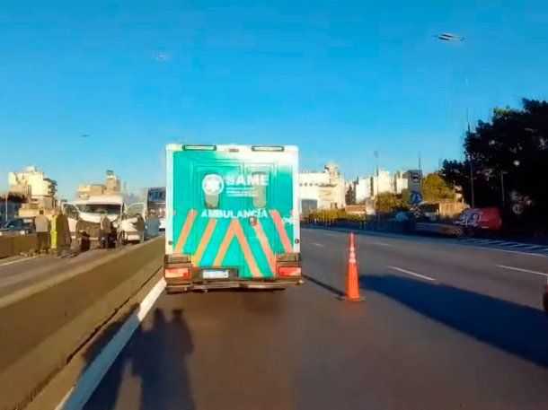 Accidente en la autopista 25 de Mayo: triple choque deja 6 heridos