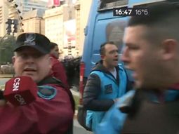 La policía atacó a C5N mientras cubría la represión a organizaciones sociales en el Obelisco