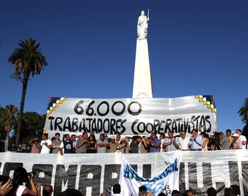 Marcha por Sala en Plaza de Mayo