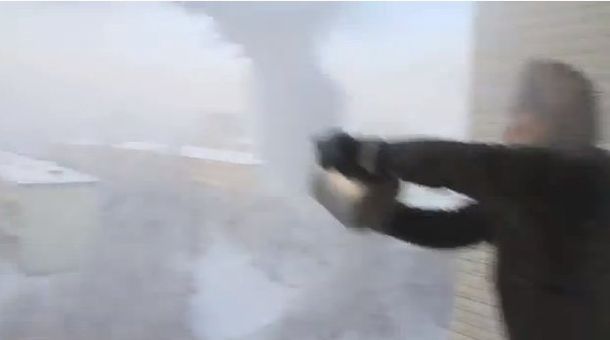 ¿Qué pasa cuando tirás agua hirviendo si hacen -41°C?