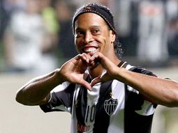 ¿el reemplazo de riquelme? ronaldinho rescindio su contrato con atletico mineiro ¿el reemplazo de riquelme? ronaldinho rescindio su contrato con atletico mineiro