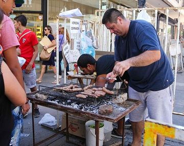 Se acabó el chori antes de los partidos: prohíben las parrillas cerca de los estadios