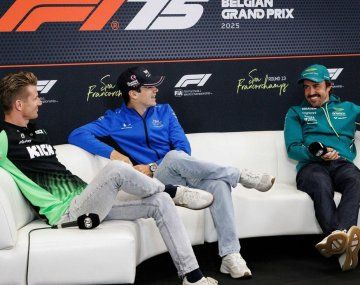 Franco Colapinto, junto a Fernando Alonso.