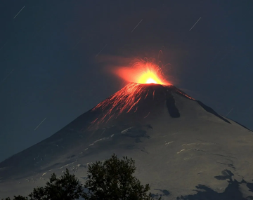 Chile sube a alerta naranja por incremento de actividad de volcán Villarrica