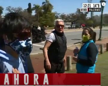 VIDEO: Agredieron a Robertito Funes Ugarte durante un móvil de C5N en Palermo