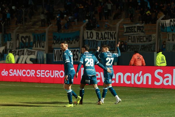 Con doblete y roja a Maravilla Martínez, Racing vence 3-1 a San Martín de San Juan por la Copa Argentina