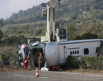 Al menos 14 estudiantes murieron al chocar un micro en Tarragona