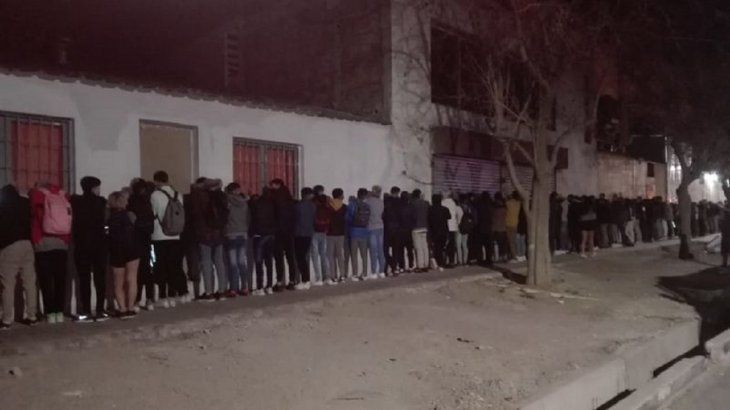 Mendoza: desarticularon una fiesta clandestina con más de 100 invitados