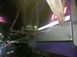 descarrilo tren del sarmiento en los talleres de castelar descarrilo tren del sarmiento en los talleres de castelar